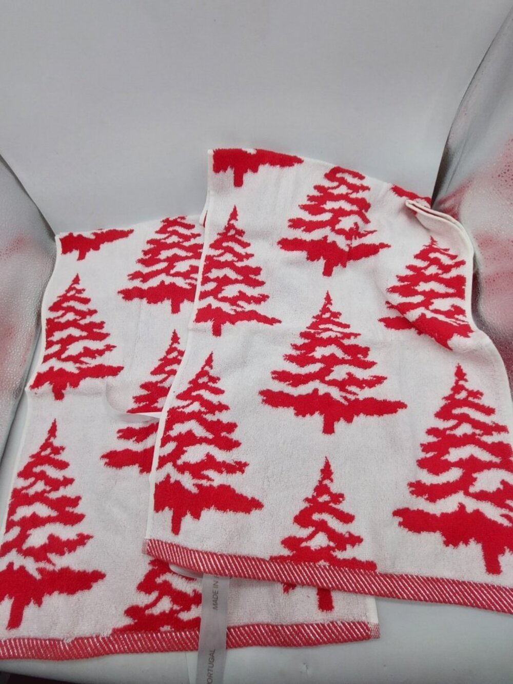 Bianca Holiday Christmas Tree Hand Towels Set Of 2 Trees Red White READ